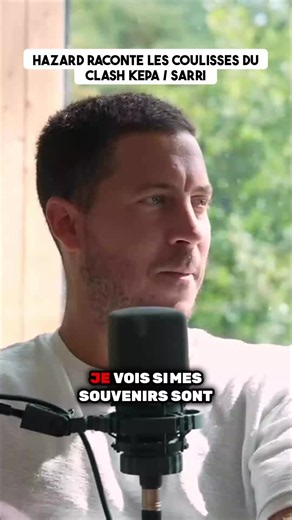 Eden Hazard lève enfin le voile sur l'un des moments les plus surréalistes de l'histoire récente du foot : le refus catégorique de Kepa de sortir lors de cette fameuse finale de League Cup ! 🧤 Alors que tout le monde sur le terrain – joueurs comme spectateurs – se demandait ce qu'il se passait réellement entre le gardien et Maurizio Sarri, l'ambiance était électrique. Une situation lunaire vue de l'extérieur, mais une tout autre histoire dans les vestiaires le lendemain. Un témoignage croustill
