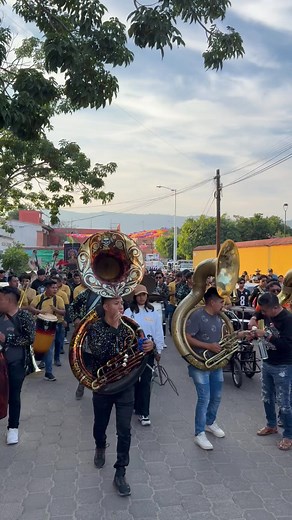 Iniciando con esta hermosa tradición Muertera. #LaOriginal de Santa Cruz Xoxocotlán #LaOriginal #LaMeraMera | Comparsa La Original de Xoxocotlán, La Mera Mera
