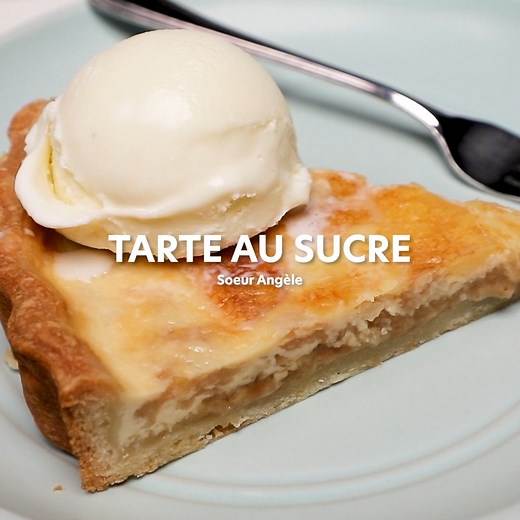 Un classique du temps des fêtes, une tarte au sucre de Soeur Angèle. 💡 La simplicité de la garniture. Tout se mélange directement dans le moule à tarte. 👉 La recette juste ici: https://ici.radio-canada.ca/mordu/recettes/7138/tarte-sucre | Marina Orsini: 5 chefs dans ma cuisine