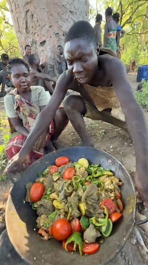 189K views · 3.5K reactions | Hadzabe Tribe traditional bush people prepare tasty natural food in the bush every day 殺 | Creativity | Facebook