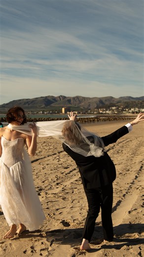 Alli Bellairs on Instagram: "help i’ve fallen!"