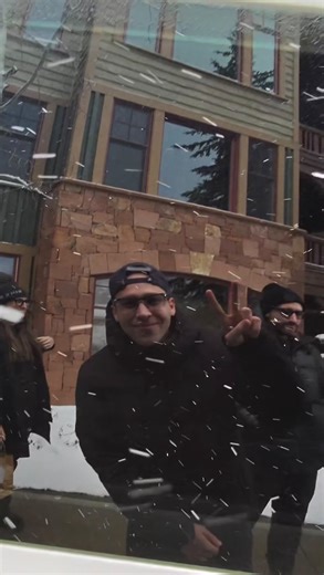 Steven Wommack on Instagram: "Got a lot of requests for a tutorial on how to do this clone walk in video edit by @fatimaofficial_ 🎥✨ so here is the tutorial 🫶🏼"