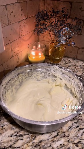 Delicious Lemon Cream Cheese Frosting Recipe