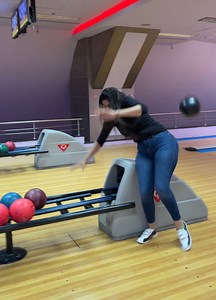 139M views · 673K reactions | يحصل ايه لو اترمي عليك كرة بولينج بجد 樂 for entertainment purposes only this page’s videos are intended for entertainment purposes only. The videos on this page include scripted dramas , magic tricks, pranks ,and other forms of entertainment. | Cris Elmasry - كريس المصرى | Facebook