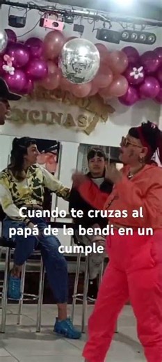 #eltiquif #lachabona #discordia #pelea #bendi cuando te cruzas al papá de la bendi en un cumple