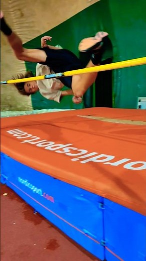 Straddle Old High Jump Technique #straddle #oldschoolhighjump