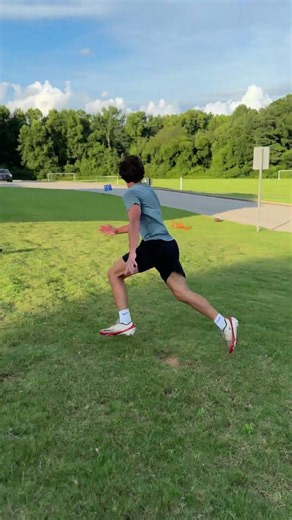 Wide receiver Drills!# #football #wrdrills #wrtraining #running #speed #speedtraining #hills