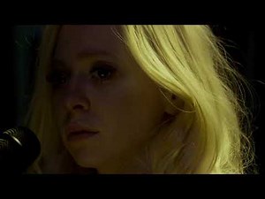 Portia Doubleday (Mr. Robot OST) - Everybody Wants to Rule the World (clean version)