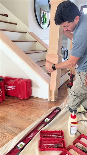 Cómo Instalar un Poste de Pasamanos de Forma Sencilla