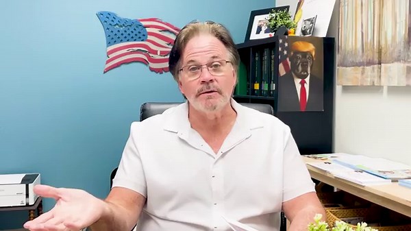 Marketing Brochures That Actually Sell: 8 Layouts That Work