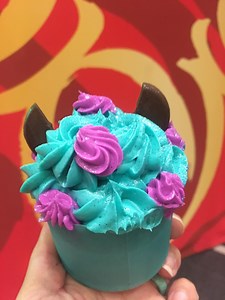 sulley cupcake