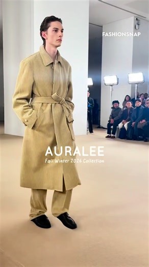 FASHIONSNAP on Instagram: "【パリコレ】「オーラリー（AURALEE）」が2026年秋冬コレクションをパリで発表。 @auralee_tokyo #AURALEE #2026AW #ParisFashionWeek"