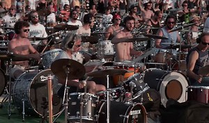See 1,000 musicians play Foo Fighters song at the same time - WTOP News