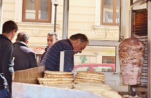 The tastiest gyro in Crete is a 50-year-old secret - Urban Adventures