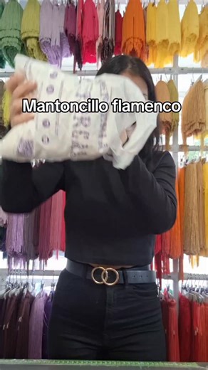 Merceria El Torcal - Ana Luque on Instagram: "Mantoncillo flamenco 🧵🪡 fácil y sencillo con encajes y Flecos 💜 haz tus pedidos al ☎️ 682423294 #merceria ##merceriaeltorcal #haberdarchery #pedidoswhatsapp #mantoncilloflamenco"