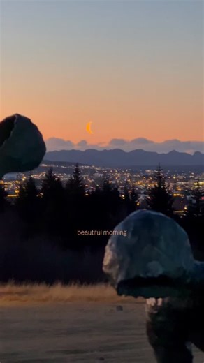 This morning at @perlanmuseumiceland 🌛 A cold but absolutely stunning start to the day. Winter mornings are just spectacular here 🥹 This was captured at Öskjuhlið in Reykjavík, right in front of Perlan, Wonders of Iceland 📍 Perlan is so much more than just a museum; It’s a hub of immersive exhibits and experiences that allow you to dive deeper into the wonders of Iceland’s unique nature 🇮🇸🌋🧊 At Perlan, you’ll find elaborate exhibits about glaciers and water. An epic, brand-new volcano sho