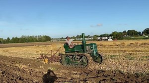 Folwer VF crawler 💪💪 Fowler crawler at Yesterday's Farming a couple of years ago working a trailed plough. So looking forward to seeing whats in the working field this year next weekend 😀 #classictractor #tractor #farming #farmlife #agriculturalmachinery #agriculture #ploughing | Four Wheels Photography