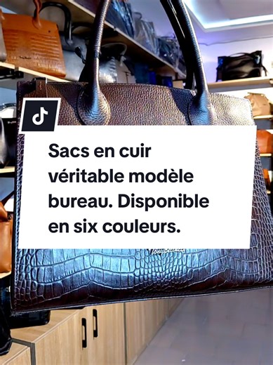 Sacs en cuir véritable. Modèle disponible en six couleurs différentes. #sacsdeluxe #sacencuir #sacsfemmes #prêtàporter #cotonou229🇧🇯