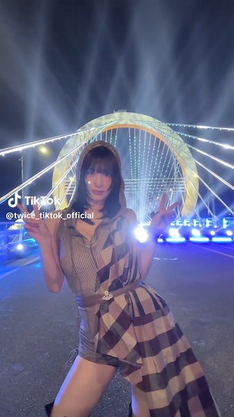 Momo de TWICE: Bailes Icónicos y Estilos de Danza