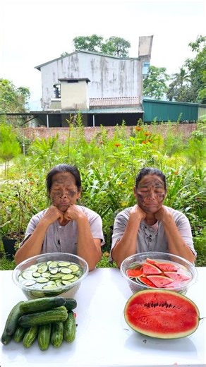 hai chị em trêu chọc nhau siêu dễ thương 🥒🍉🥒🍉🥒🍉🥒🍉🐸🤡🐔👵💙👵#shorts #cute #funny