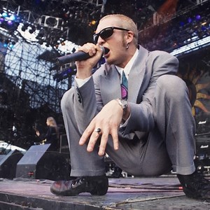 8K views · 218 reactions | ‪On this day in 2002, Layne Staley of Alice In Chains passes away. #RIP ‬ | MONSTERS OF ROCK | Facebook