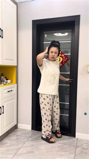 Thì ra là chú mèo trên điện thoại của bé đang kêu!