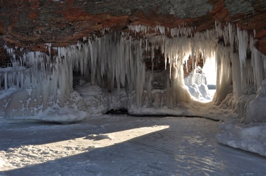 Wisconsin’s Apostle Islands Ice Caves are now open