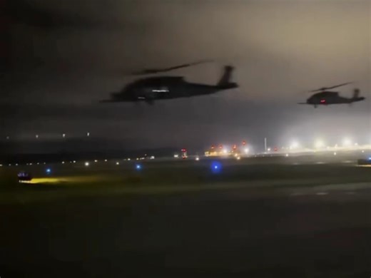 抓老马的美特种陆航团行动视频，已经在网上疯狂上传，MH-60M拉三角洲尖刀行动组MH-47G拉游骑兵步兵排基本上就是这么一种配置