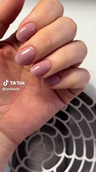 Shellac Anleitung für perfekte kurze Nägel
