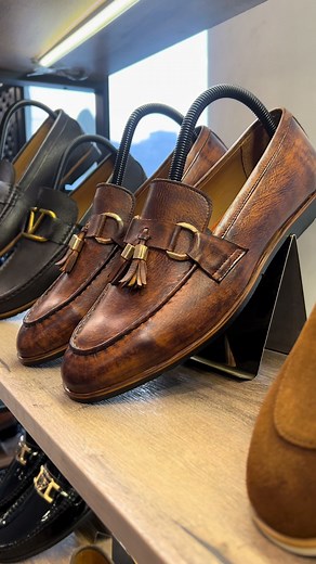 Our top selling styles, all in one frame! 🔥 The Royale Leather favorites that everyone’s loving which one’s your pick? - - - #RoyaleLeather #TopSellers #BestInStyle