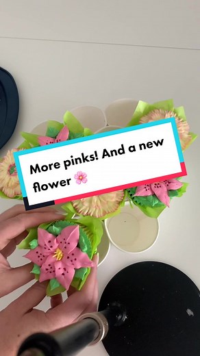 Beautiful Lily Cupcake Decorating Tutorial