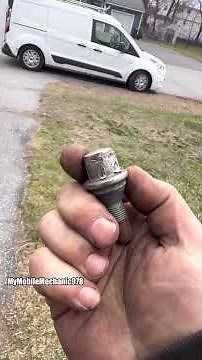 👉 HOW TO REMOVE A SWOLLEN LUG NUT #autorepair #mechanic