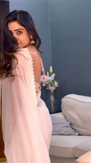 Sundari (Official Account) on Instagram: "Nuv naku bava ye kada🫣"