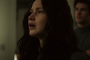Mockingjay Part 1 new clip shows the emotional moment when Katniss learns Peeta is still alive