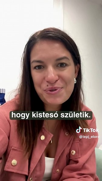 Nem csak kistesó születik a családba, hanem egy másik gyerek – egy önálló személy 👶 Nem „valakinek a valakije”, hanem saját karakterrel, érzésekkel és történettel érkezik. 👉 Fontos, hogy ne csak beilleszkedjen, hanem valódi kapcsolatot építhessünk vele – már az első pillanattól! 🎥 Nézd meg a videót, és lépj előre a tudatos szülőség felé! 💛 #lépjelőre #kistesó #kistesószületik #tudatoszülő #gyereknevelés