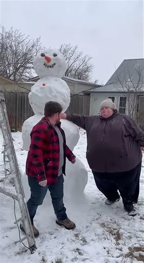 Tammy vs The Monster Snowman #snowfail #relatable #shorts