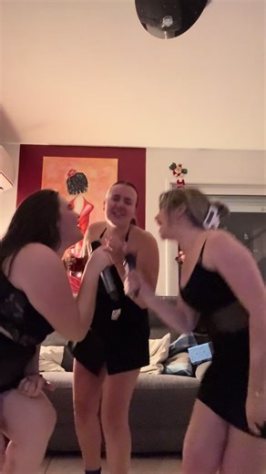 🪩🎤🕺 @juliehoubron2912 @cannelle_avln #lafete #angele #fyp #friends #soiree