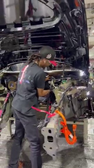 Another video has emerged showing the latest Tesla Model S on the production line.The employee appears to be manually installing a steering wheel component.