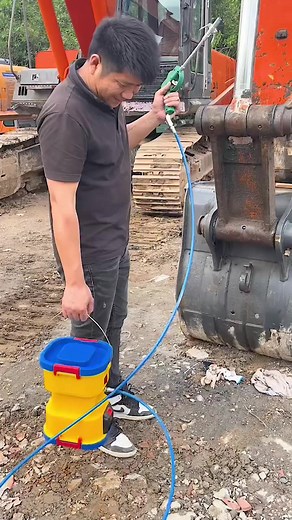 Excavator Grease Removal and Maintenance Tips