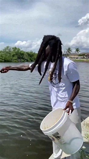 I’m giving y’all the recipe and the sauce on how I catch MULLETS when using a Rod and Reel 🎥🔥🎣💯 Part2 #mullets #mullet #fishingtips #tips #fishing #miamifishing | Hood Fishing