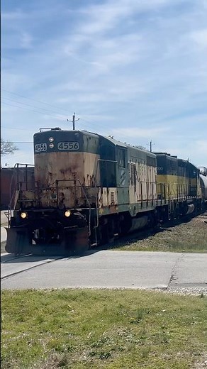HRT RAILROAD HIGH HOOD CNW GP9 4556 LEADS THE ROAD TRAIN INTO LAVONIA!!!