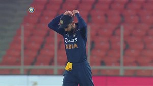 That Winning Feeling! 😁👏 #TeamIndia win the 5⃣th & final T20I by 36 runs & complete a remarkable come-from-behind series win. 👍👍 Paytm #INDvENG Scorecard 👉 bit.ly/Ind-v-Eng5thT20I | Indian Cricket Team