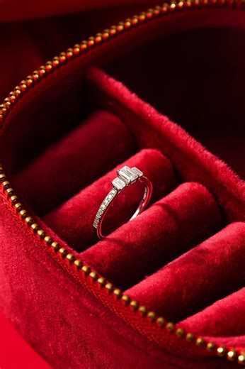 Diamond jewelry is a touch of beauty that never fails to captivate—softly sparkling, yet leaving a timeless impression in every moment. Diamond Ring USD 3,555 ->> 1,778 Total carat: 0.502ct (1D - 0.292ct, 2D - 0.210ct) Weight: 2.260gr Kode: 211520101 💎 Bisa COD (Bayar Di Tempat) 💎 Bisa PAYLATER 💎 Buyback Guarantee 💎 Lifetime Warranty 💎 Free Custom Design 💎 Free Resize 💎 Free Engraving 💎 Free Cleaning Jewelry 💎 Free Reparation STORES: * PURWOKERTO - @ritasupermallpwt lantai 1 unit 12A (d