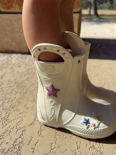 The Most Adorable Rain Boots Ever!!! ☔💛 | Crocs Rain Boots Review