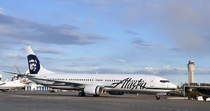 荷物係が貨物室で居眠り、アラスカ航空緊急着陸