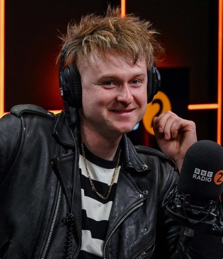 Scott Mills Surprises Look Mum No Computer with a Special Message