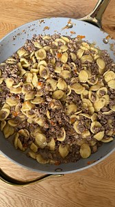 Orecchiette with Ragù Bianco | Easy Italian Dinner 🇮🇹 This Italian pasta recipe is simple, rich, and full of flavor. A Ragù Bianco or white meat sauce made without tomato that cooks slowly until silky and savory. It’s the kind of Italian pasta you make when you want something comforting but light, perfect for any weeknight dinner. Recipe in the comments below ⬇️ #pasta #ItalianFood #easyrecipe | Giovanni Siracusa