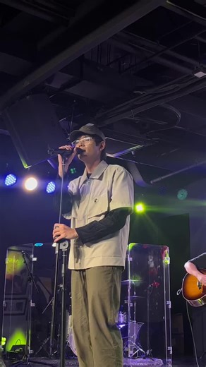 Arthur Nery Performs 'Pagsamo' Live at Viva Café