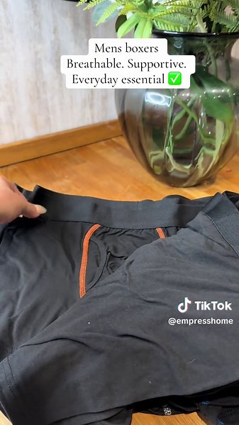 Upgrade his everyday essentials with these Men’s Solid Colour Trunk Boxers 👌 Featuring a supportive fit, breathable fabric and soft stretch waistband for all-day comfort. Perfect for daily wear, workouts or lounging – these trunks are designed for every season. ⭐ Soft, breathable & comfy ⭐ Supportive pouch with fly design ⭐ Stretch waistband – no digging in ⭐ Lightweight fabric – great for all-day wear ⭐ Classic black with contrast stitching 📦 Available in multiple sizes – grab a set today and