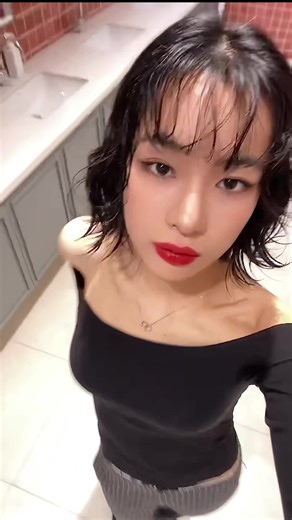 red lips💋#패션틱톡 #틱톡패션 #fashion #fashiontiktok #foryou #fyp #fypシ #추천 #틱톡뷰티 #makeup